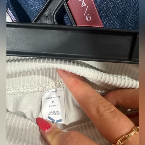 old navy flare leggings - Picture 3 of 3